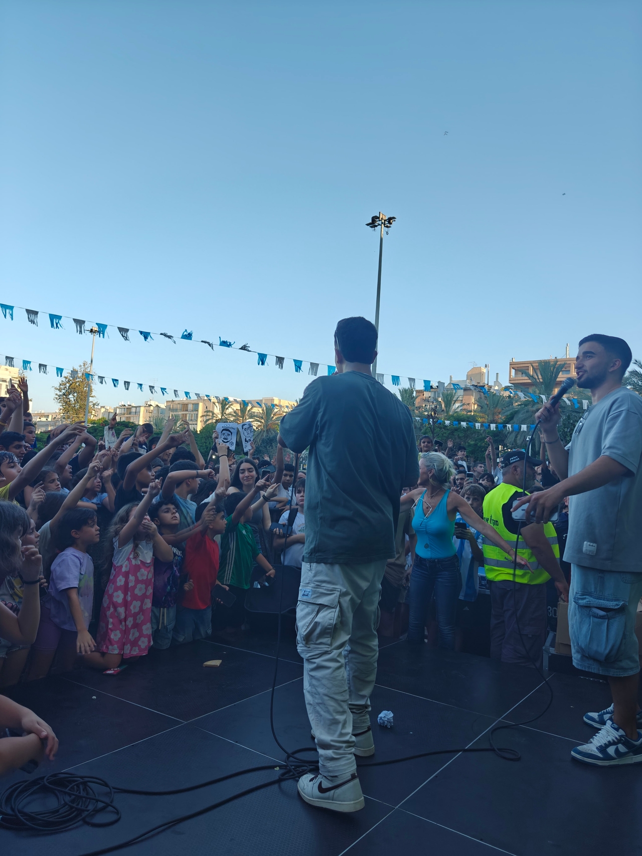 מופעים אינטראקטיביים עם יוצרי תוכן · קניוני אמות וביג — תמונת פרויקט 4