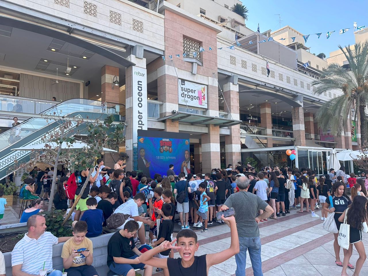 מופעים אינטראקטיביים עם יוצרי תוכן · קניוני אמות וביג — תמונת פרויקט 5