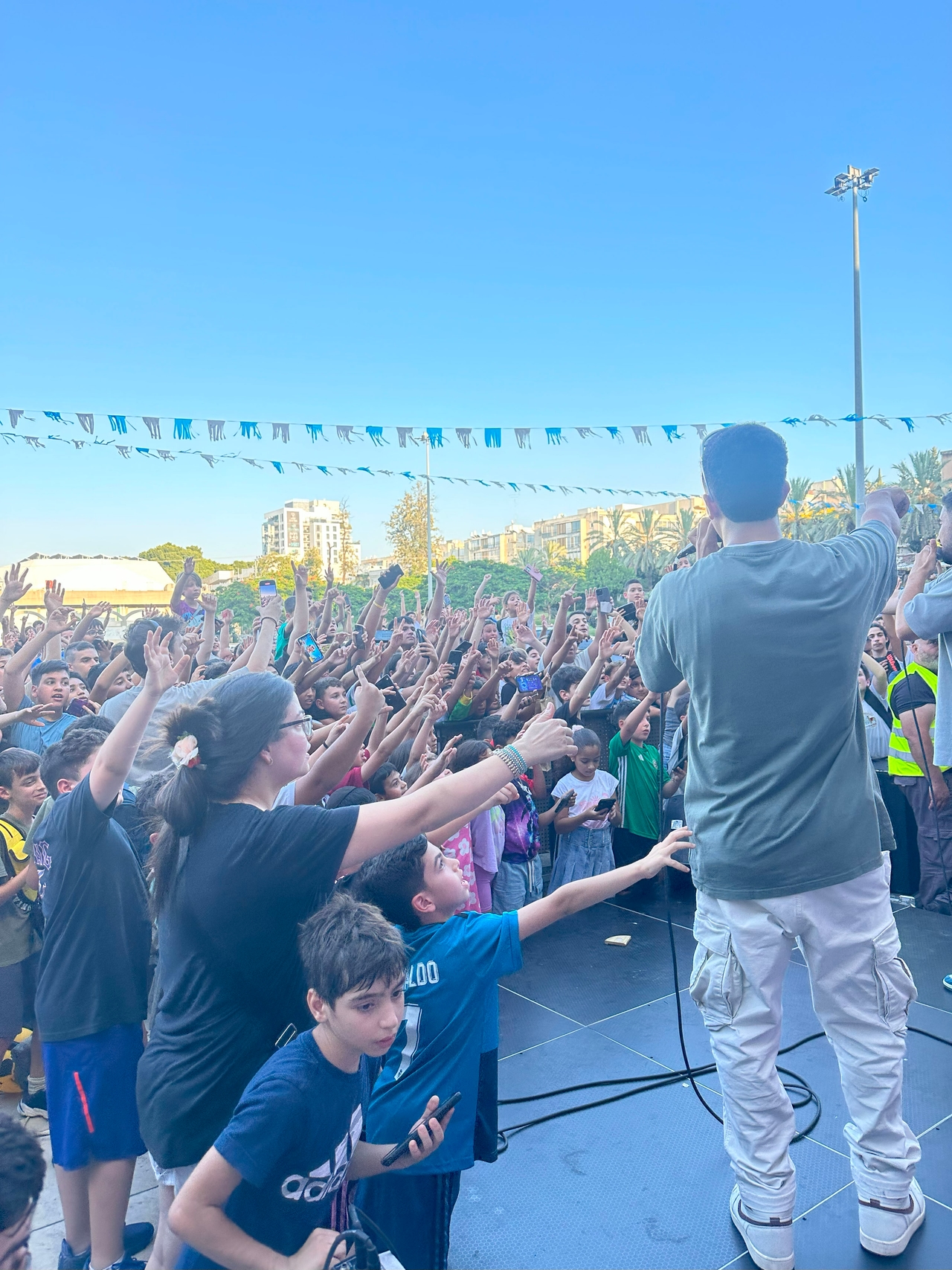 מופעים אינטראקטיביים עם יוצרי תוכן · קניוני אמות וביג — תמונת פרויקט 6